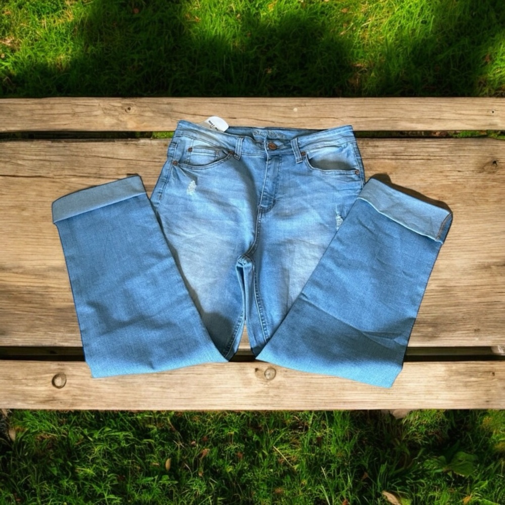 Blue Desire Women’s 5 Pocket High Rise Cuff Jeans Junior Size 15 NWT
